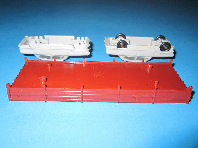 Märklin 4904 – Bausatz, Niederbordwagen, beladen mit Pkw, 4504